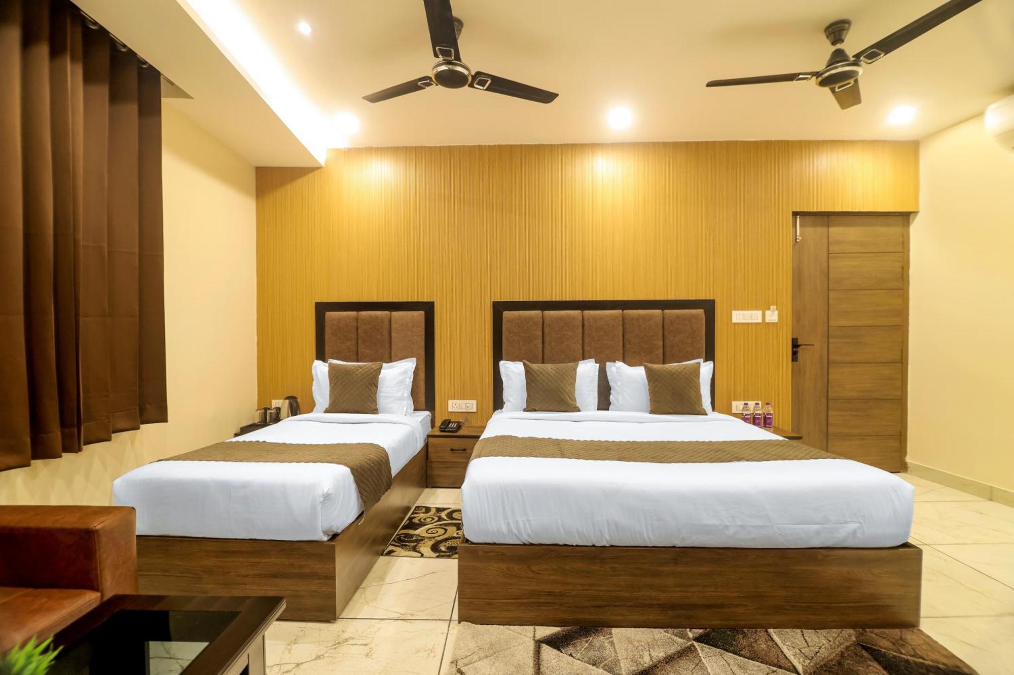 Hotel Hari Dhara, 100 Meters From Har-Ki-Pauri ハリドワール エクステリア 写真